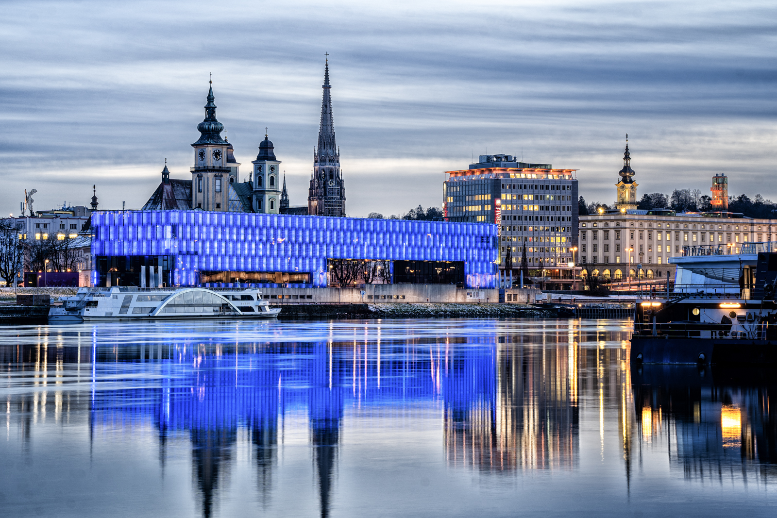 Linz an der Donau bei Abendlicht