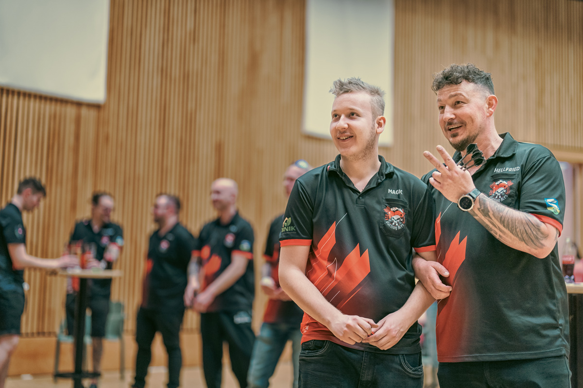 Dartspieler im Turnier